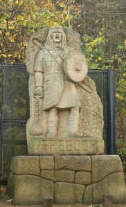 Of course, sometimes I wonder if this was erected in honor of the great Scottish hero or to boosts Mel Gibson's ego. Interestingly, they have removed it after Mel suffered a fall from grace. Still, kind of a nut.