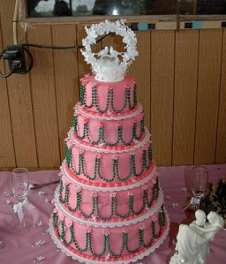 Then again, these Mardi Gras bead decorations don't seem to bring in the festive spirit. Rather it seems like a more appropriate cake for Lent despite it being a season where many give up sweets and their New Year's resolutions.