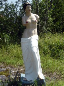 I know the Ancient Greeks and Romans used to paint their statues but somehow this Venus de Milo rendition seems rather tacky to me. Perhaps I'm not familiar with her being painted like she's fresh from some makeover gone bad at the beauty salon. That is, assuming the salon is accommodating to people with no arms and takes people who don't have a shirt on.