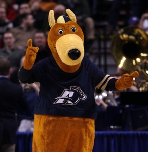 Now don't get me wrong, kangaroos can be pretty fierce and aggressive animals. Dopey Zippy here doesn't seem to embody these qualities. Nevertheless, I have to give Akron credit for giving her a pouch and making her a female. A male kangaroo with a pouch would've been even more ridiculous.