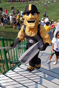 Now I'm from the Pittsburgh area and most Steelers fans think that Steely McBeam is perhaps the stupidest mascot from any Pittsburgh Big Four sports franchise. Seriously, Steely is creepy as hell and his eyes reveal that he's ready to whack someone with his steel I-beam. Nevertheless, why did the Steelers think that they needed a mascot that's so lame?