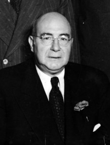 Doesn't seem to remind me of Steve Buscemi in the least. Rather he seems to resemble an old timey college professor of some sort. Still, very well dressed.