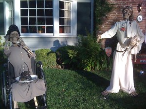 Now a skeleton version of Whatever Happened to Baby Jane? now that I approve most admirably. Looks like Blanche has rat for din din tonight.