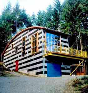 Looks almost as if someone made a house out of part of an army surplus store and tried to pass it as if it was made out of Legos. Nice try.