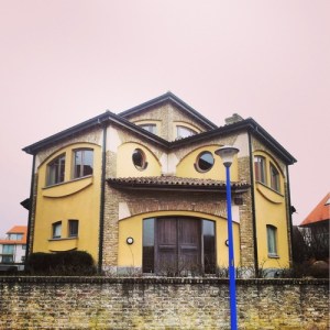 For some reason, I wouldn't be able to look at this house and wonder whether I was being watched. There's just something unsettling about it if you know what I mean.