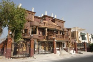 Actually, I take that back you can, especially if the house is brown. Still, looks like a kind of house I'd expect Willy Wonka to own. I mean he has to have some space to escape from all those Oompa Loompas singing.