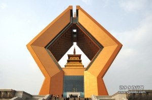 This is the Famen Temple complex area in China's Shaanxi province. Reminds me of that Oral Roberts' University sculpture with the hands praying. Yet, geometric in gold with an Asian temple between them. The real Famen Temple is actually nice want you get through this eye shore. And you'll have to deal with a crowd, being in China and all.