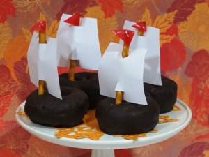 Once again, I don't think wooden ship treats are as appropriate for Thanksgiving as they are for Columbus Day. Still, at least the masts are made from pretzels.