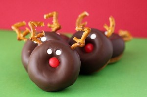 Of course, these reindeer donuts would really make great Christmas gifts for your friendly neighborhood police officer.