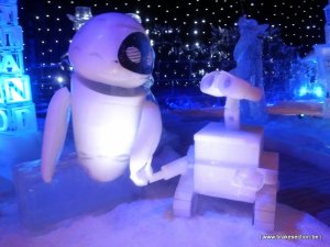 Never has a love story between robots has been captured so memorably in this ice sculpture post as the one in the movie WALL-E.