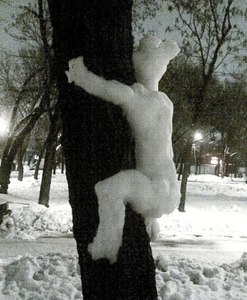 My question on this piece is this: How in the hell did a person manage to make a snowman climbing a tree? It's insane!