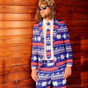 Now I'm sure this guy looks even more ridiculous in the ski lodge with that Christmas suit on. Looks so silly I can't help but laugh.