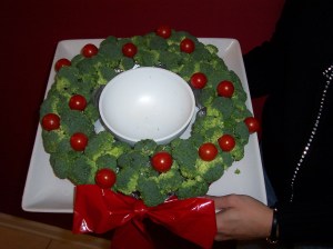 While this is the best food Christmas wreath by far, this doesn't exhibit a lot of vegetable variety. Also, the center lacks dip.