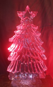 Now I'm not sure if red is a good color to illuminate this Christmas tree. Kind of looks tacky. But this little tree is so lovely.