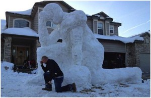 This might not be a snowman of Tim Tebow or it may not. Either way, that pose reminds me of how he used to get in that pose to pray. Nevertheless, that guy was just an annoying self-righteous turd.