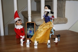Little did this little elf know that Snow White also lives with seven little men who would be just as pissed. Yet, at least he enlisted the cooperation of Star Wars lego minifigs.