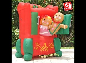 Gingerbread people seem surprisingly nonchalant about being baked alive! Seriously, what kind of sick and twisted person think this would make a great Christmas decoration? It seems more likely to give kids nightmares.