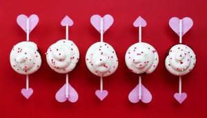 Of course, the arrows aren't edible since they're made with straws and paper. Still, they're adorable if you ask me.