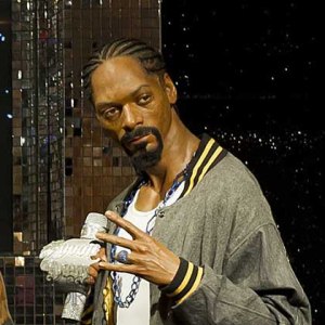 You'd think Snoop would be taking better care of himself now that he has millions of dollars. Yet, this waxwork makes him seem like he's emaciated for some tasty human flesh. I mean, that face sure don't look right at all.