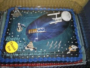 Let's hope this 7-year-old boy isn't part of the Star Wars vs. Star Trek fandom rivalry or else he's probably throw a tantrum. Still, we all should know that the Enterprise is from a whole different franchise! Such cake would certainly piss geeks off, at Comic Con and I'm sure this baker wouldn't want to be seen there.