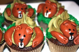 Of course, the icing seems like it's either yellow snow or light brown dirt. Yet, at least the groundhogs are basically cuter than the real thing (which isn't much to look at).