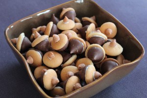 Now these are made of Hershey's kisses, peanut butter chocolate chips, white icing, and vanilla wafers. Seem to have the same effect as peanut butter sandwich cookies from my Thanksgiving post.