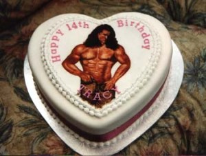 Oh, no. Just no. Please, I'd perfectly fine if that cake was for a woman but Tracy is supposed to be a 14-year-old girl. Seriously, couldn't her parents just order a cake with The Hunger Games theme instead? At least that would've been more appropriate since the books are in the Young Adult genre.