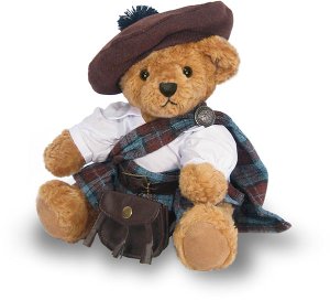 Of course, this adorable Highlander Bear doesn't come with bagpipes but I really don't care since they're annoying instruments anyway. Still, you have to love his little kilt and tam.