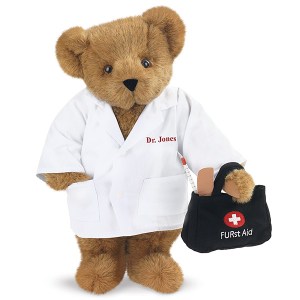 Of course, you know he's a doctor since his little Furst Aid medical bag contains a bandage and a thermometer. Still, I kind of wish he had a little stethoscope with him but who am I to judge? Still, he's adorable.