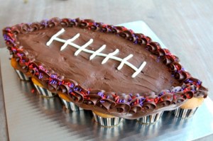 Because if this doesn't distract you from looking at Katie Perry's boobs, I don't know what will. Still, love the icing, yet I wish the cupcakes were chocolate though.