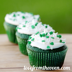 Now these cupcakes are quite green. Wonder if I can get the recipe to make some for my high school or college reunion, if my graduating classes have them.