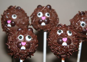 Of course, you have sprinkles for the hair as well as M&Ms for the cheeks and ears. As for the eyes and nose, I bet you they're candy. Still, adorable.