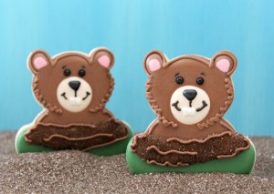 I like how they used the teddy bear heads and made them pop out of their holes. Also like the use of sugar and icing as if it was dirt. Still, these are adorable.