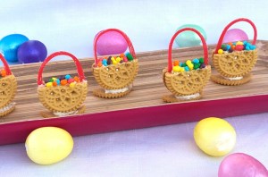 Now these consist of vanilla sandwich cookies, Twizzlers, and rainbow Nerds candies. And the best part is, you don't have to use an oven.