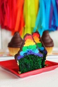 Of course, while the bottom is in green velvet, the top rainbow part is covered in chocolate to conceal the surprise.