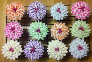 Like the other flower cupcakes, they're also decorated with icing, marshmallows, and sugar. But they also seem to have a fancier disposition.