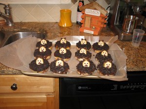 Actually these Groundhog Day doughnut treats are better suited for dessert than breakfast. Yet, they still use the same kind of sandwich cookies as the previous pudding ones.