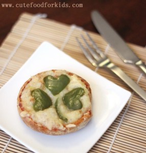 Of course, I could tell it's an English muffin since it's small and the bottom seems powdered not smooth. Then again, it could be a bagel but I'm not sure.