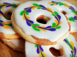 Now I know these aren't donuts because they're flat but I love the swirl icing design on these. Still, I'd eat them.
