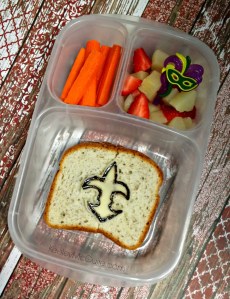 Of course, other than the Mardi Gras imagery, there's really nothing remarkable about this lunch. Of course, Mardi Gras isn't really a children's holiday like Christmas and Easter are.