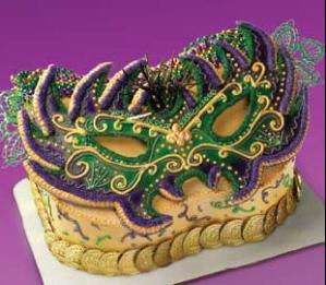 This cake is lined with some gold Spanish Doubloons that are more likely made from plastic to some Golden Age pirate's chagrin. Yet, you can tell that this was professionally made and very expensive.