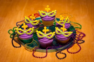 Yet, I'm not sure whether the cupcake toppers on these are edible or not. However, I do love the purple icing on them though. Hey, I love purple. I can't help it.