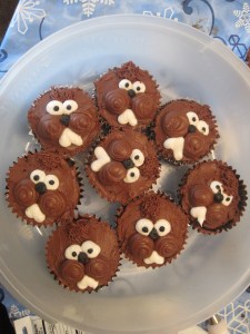 Now these seem to resemble all kinds of rodents like wood chuks or beavers. Still, they're adorable with their chocolate chip and icing eyes as well as buck teeth.