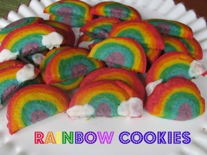 Now I wonder how they brought out the colors in these beautiful cookies. Yet I know they broke them in half once out of the oven.
