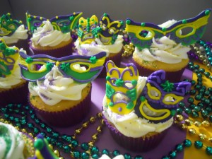 Not only do some of these cupcakes carry the traditional feathery Mardi Gras mask, they also have the tragedy and comedy masks as well. And it seems like they're edible but I can be wrong.