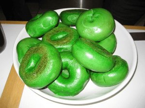 Now green dinners are one thing, but I'm not sure of what to make out with green bagels. Seriously, this green craze is getting a bit out of hand.