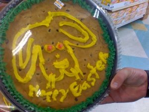 Seems like this cake decorator had some traumatic encounter with a costumed Easter Bunny as a kid at the mall. Totally understandable but this doesn't stop such image from haunting children's dreams.