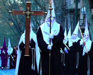 Relax, NAACP, these are just Catholic brotherhoods dressed in their robes and hoods for the Holy Week processions in Spain, not a white supremacist Klu Klux Klan meeting. It's considered a great honor to do this. Seriously, Spanish have been doing this for far longer than KKK has been in existence. Costume similarities are purely coincidental.