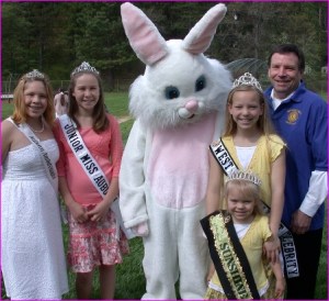 And the fact he's looking down on a beauty queen who's at least a pre-teen makes this picture all the more cringe worthy.