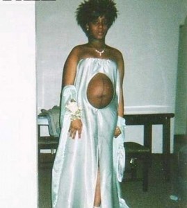 Now being pregnant around prom time is one thing. But wearing a dress like that? Seriously, this is just in very poor taste, maybe even by cheep hooker standards. Oh, my God, why?